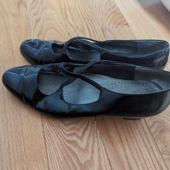 Black Patent Heels with Cross Mary Jane Style - Picture 11 of 13